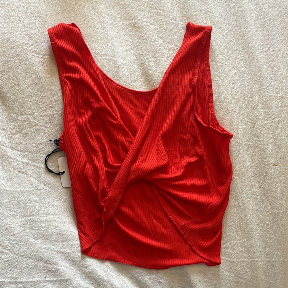 Brand new alo swirl tank! - Picture 2 of 5